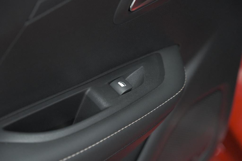 Peugeot 208 puretech 100 allure | camera | navigatie | parkeersensoren | ap