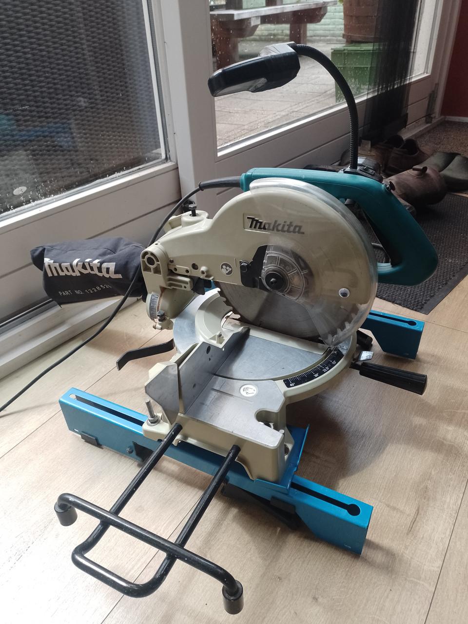 Makita Afkortzaag met onderstel