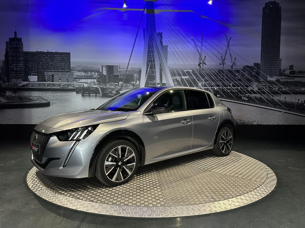 Peugeot 208 1.2 puretech gt *pano*camera*carplay*