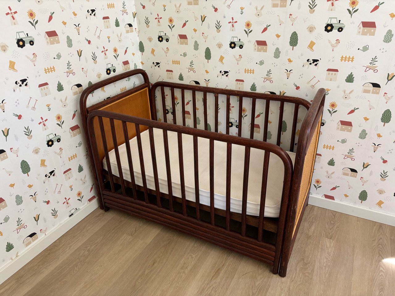 Uniek vintage ledikantje 120x60 (matrasmaat)