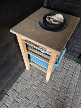 Keukentafel buiten (gereserveerd)