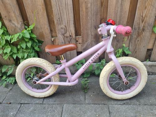 Loopfietsjes 12 inch .....& eentje 4 x 4 inch & met zijwieltjes