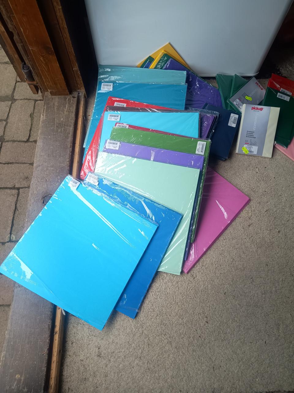 Dozen vol knutselmateriaal