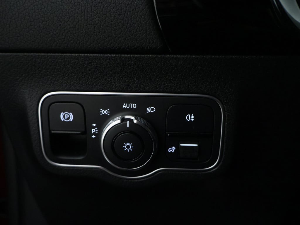 Mercedes-Benz Gla-klasse 250 e business solution luxury line apple carplay 