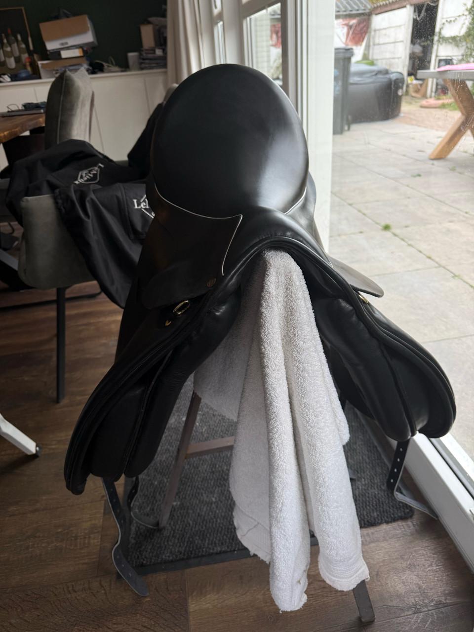 Ideal crown dressuurzadel