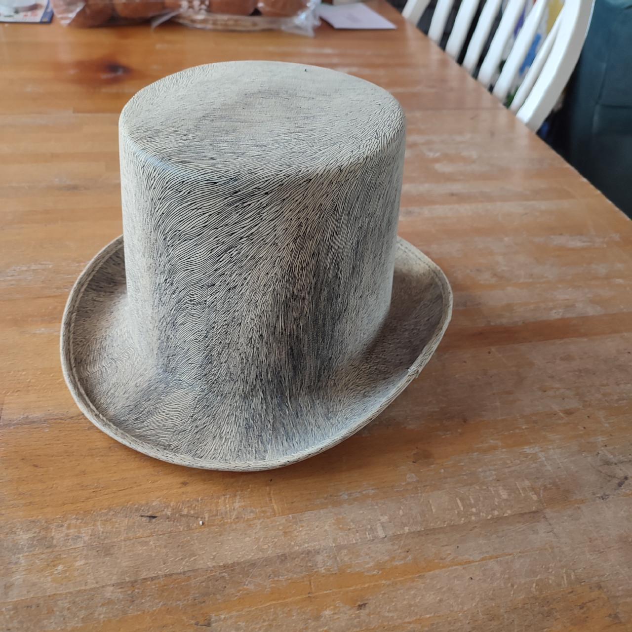 Hoge Hoed in nieuwstaat.