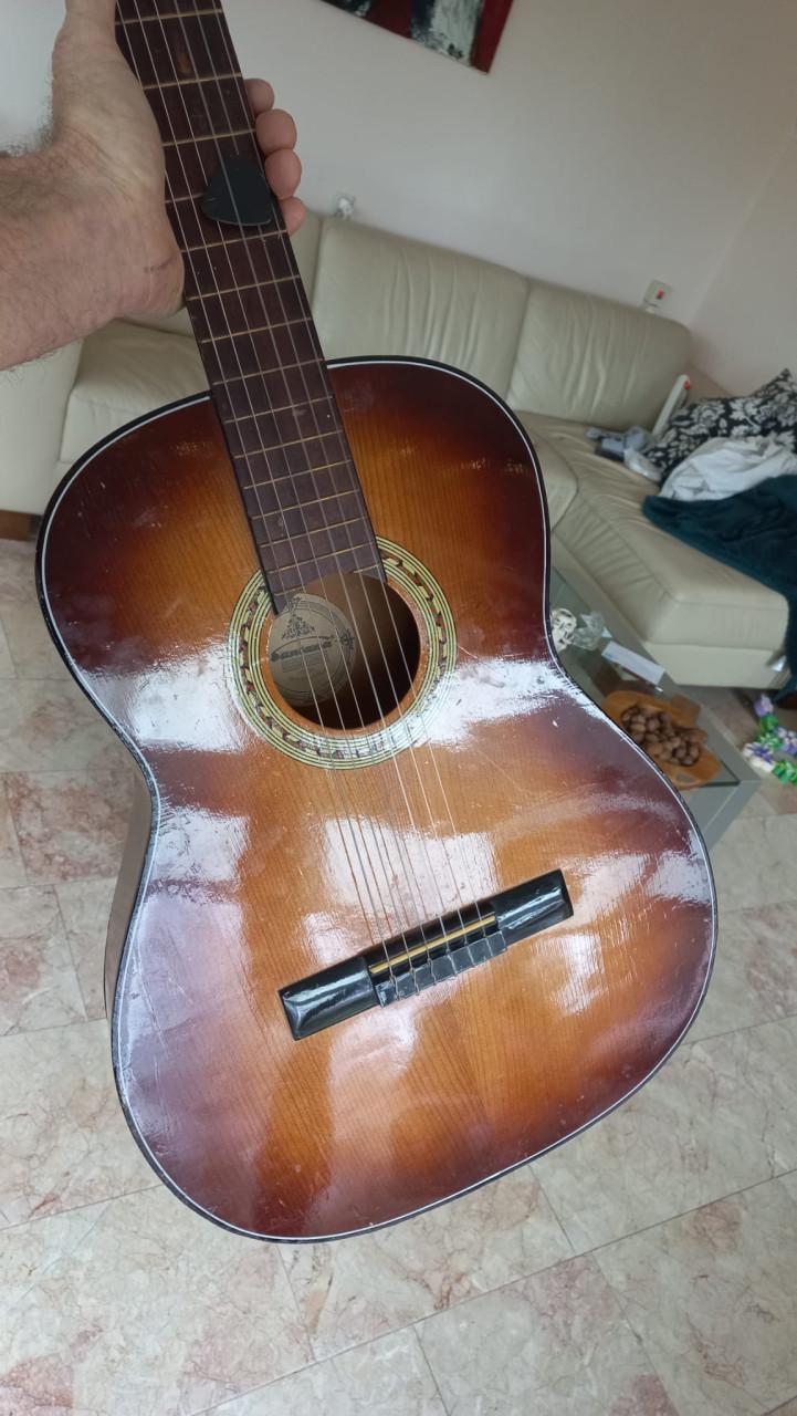 Akoestische guitar, Santana. 65 euro