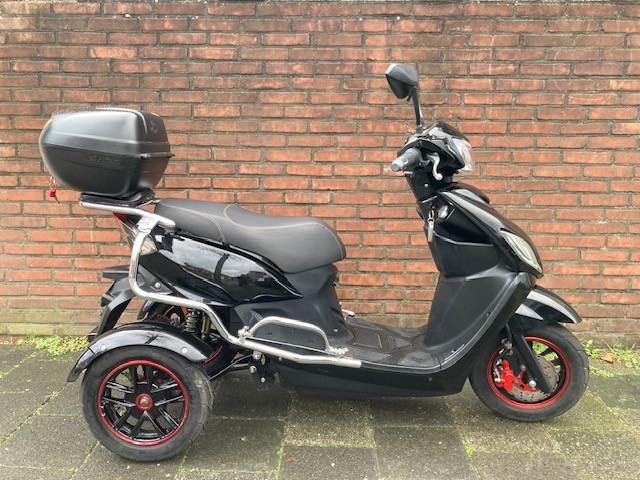 GEEN RIJBEWIJS ? NIET NODIG MET DEZE STOERE IVA T3 !