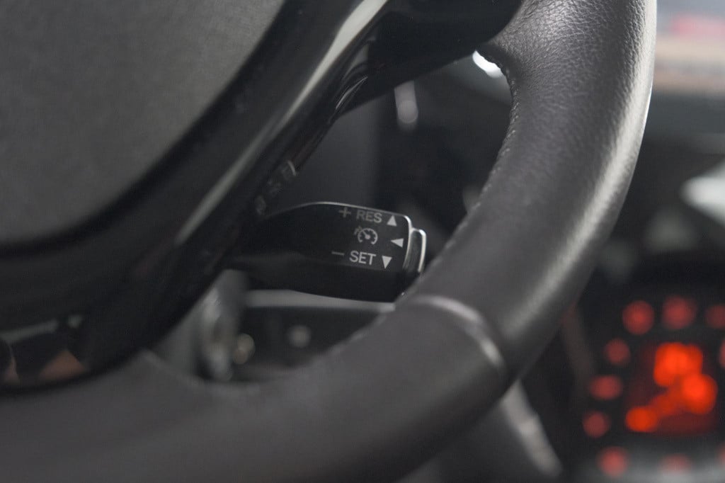 Peugeot 108 1.0 e-vti allure top! | elektrisch vouwdak | trekhaak | camera 