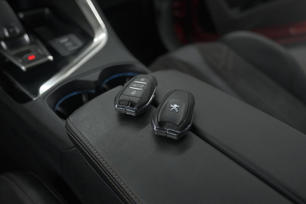 Peugeot 5008 puretech 130 eat8 gt black pack | elektrische kofferklep | cam