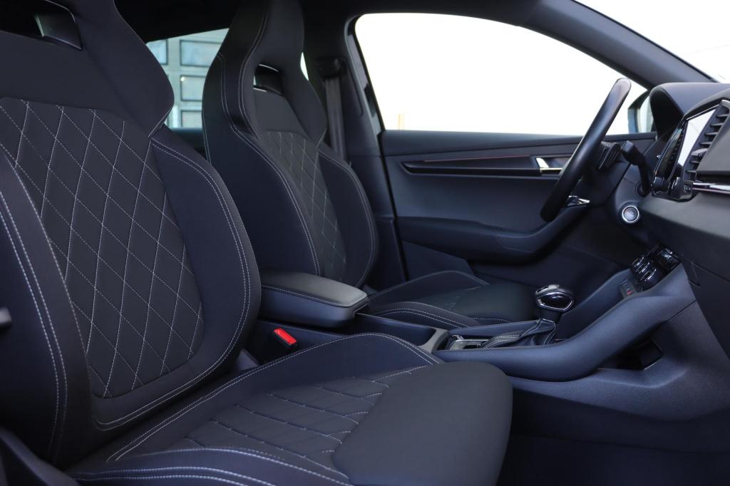 Skoda Karoq 1.5 tsi 150pk dsg7 sportline business | trekhaak | camera | car