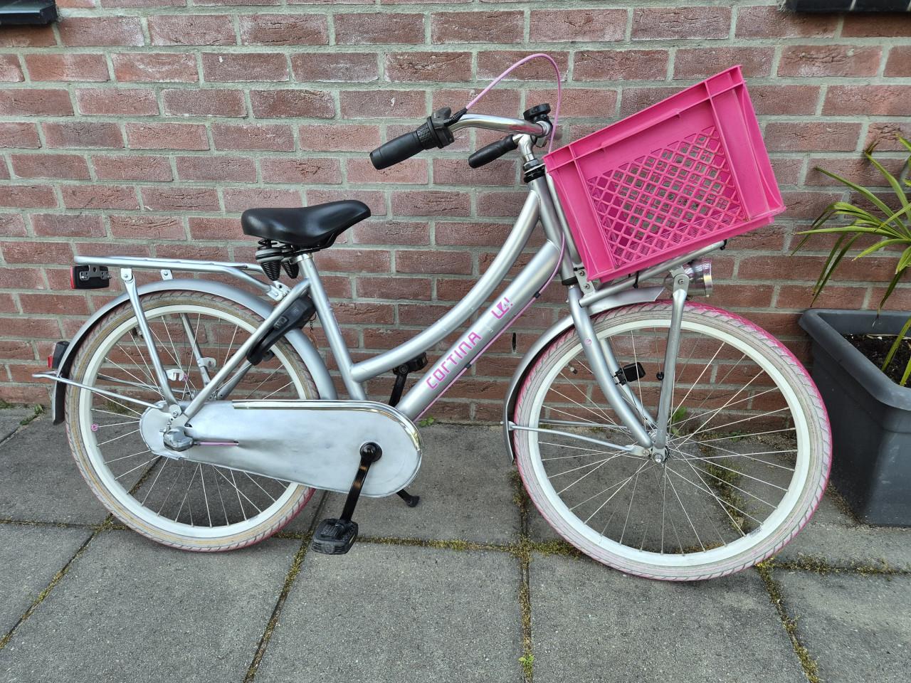 Meisjesfiets Cortina met krat