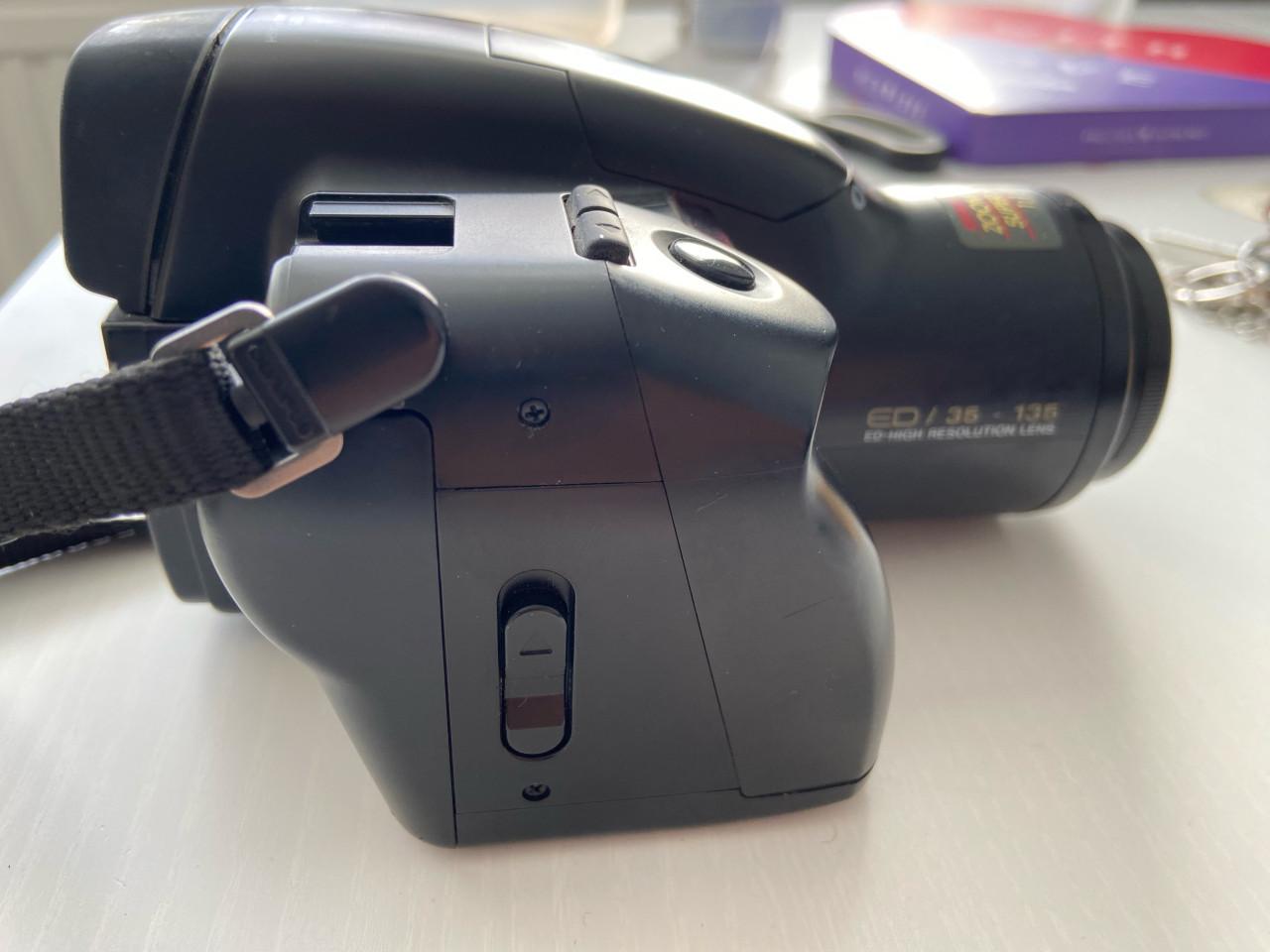 Olympus camera IS2000 + G40 flitser + tas