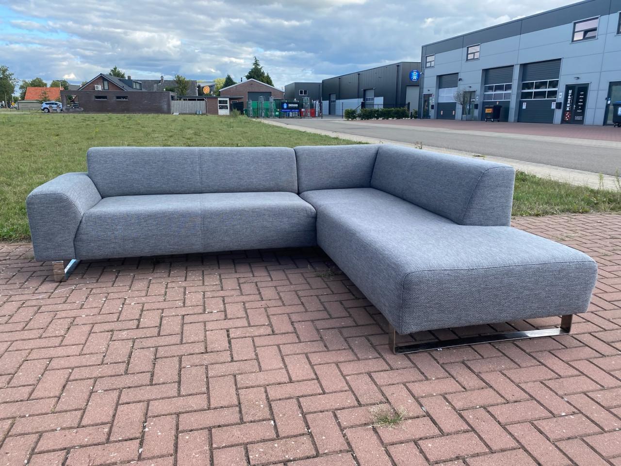 Moderne grijze stoffen hoekbank–Diep comfort–Ruime lounge–Gratis levering
