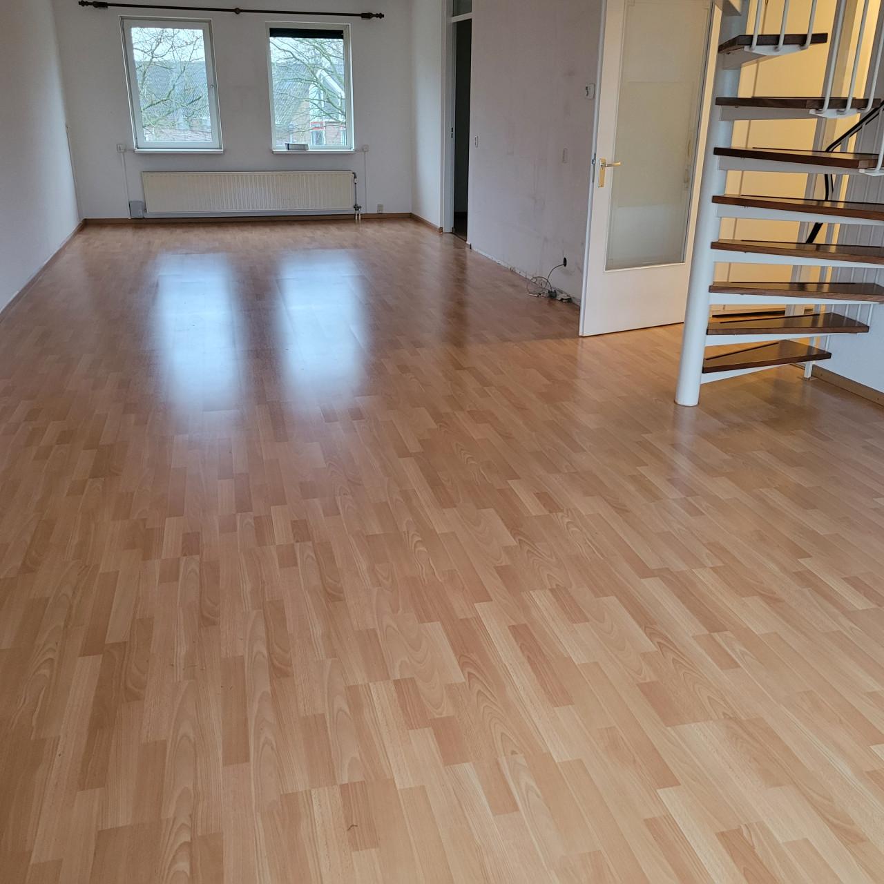 GRATIS Mooie LAMINAAT vloer WEL ZELF VERWIJDEREN