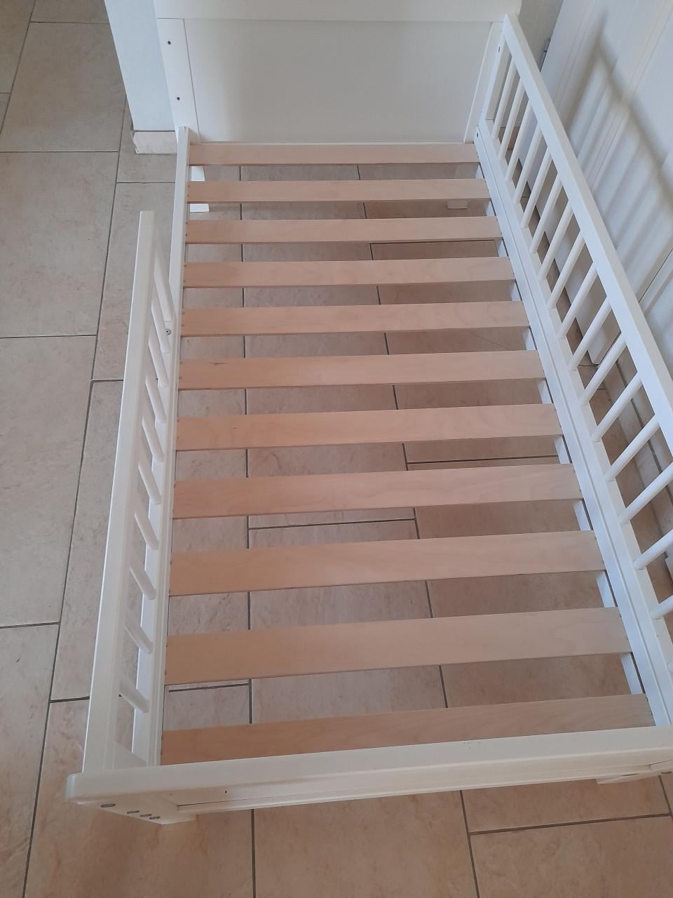 Peuter bed (in goede staat ) 140 x 70