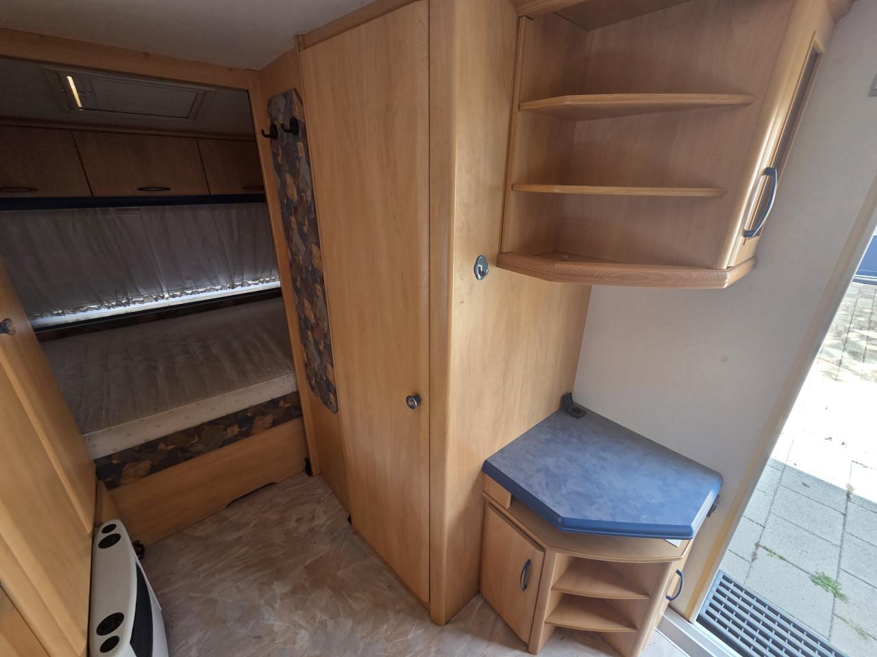 Hobby de luxe 495 met voortent en duitse papieren