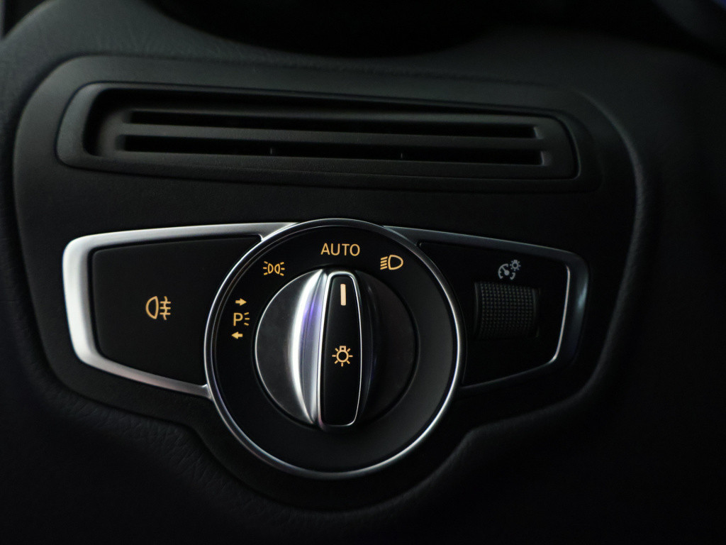 Mercedes-Benz Glc 300 e 4matic premium plus | trekhaak | panoramadak | sfee