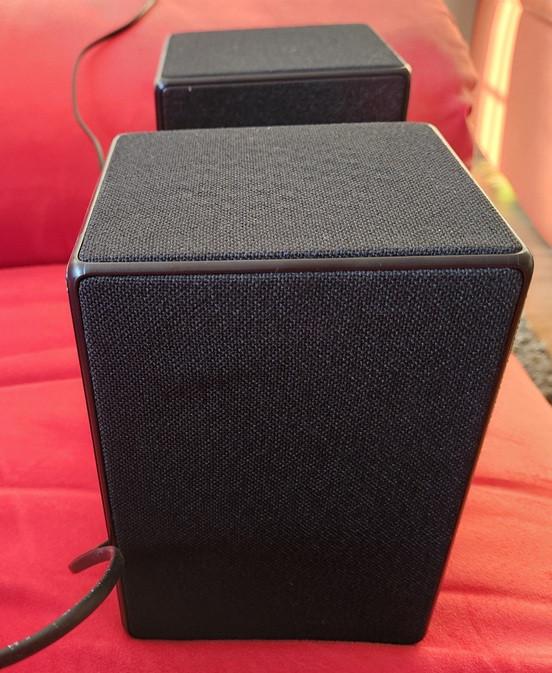 Samsung soundbar HW-Q950A met achterspeakers en subwoofer