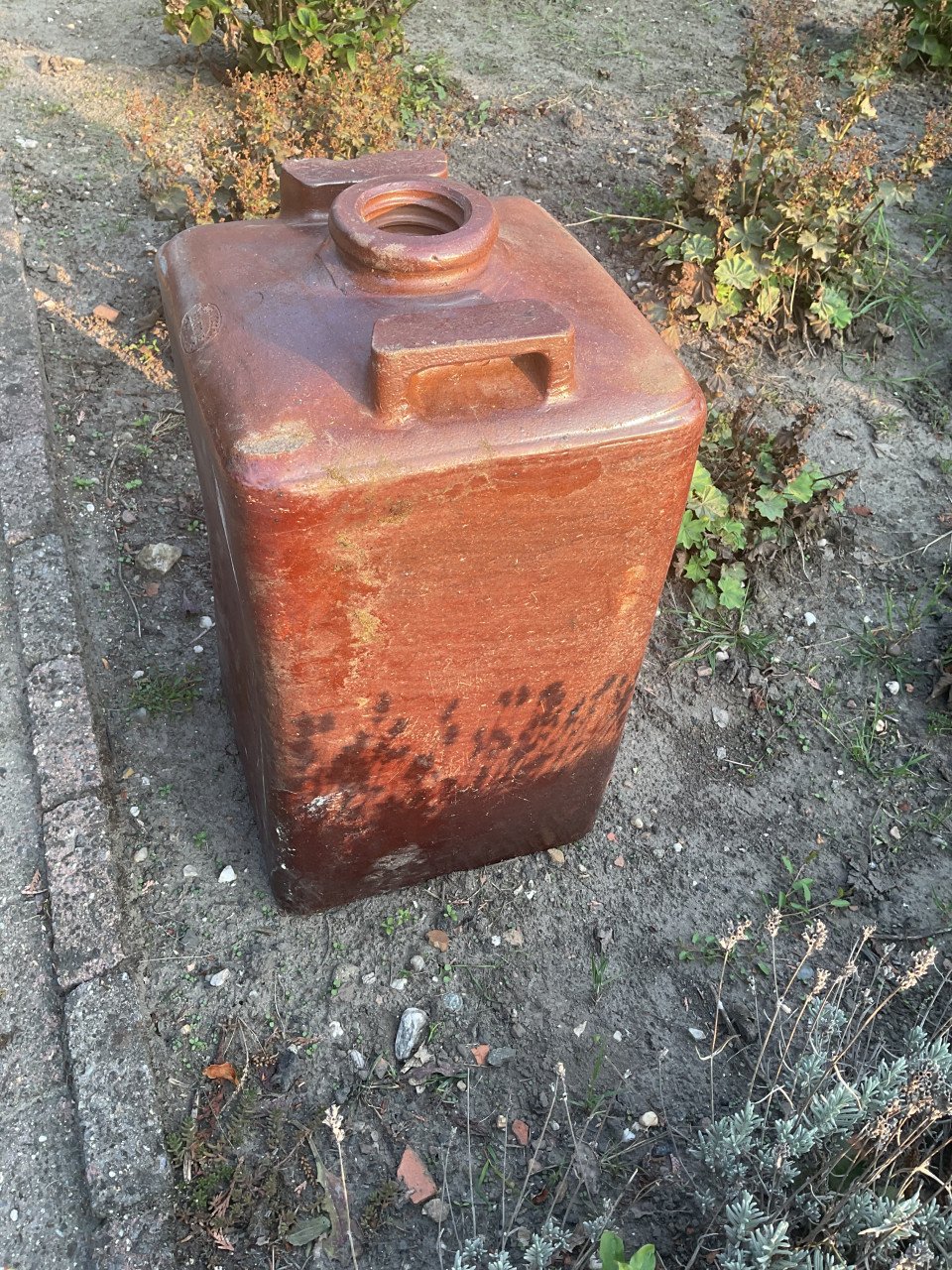 Grote antieke aardewerk kruiken