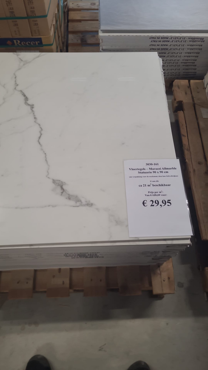 3030-161 ca 21 m² Marmerlook tegels,mat wit/grijs,90x90 cm, van € 125,19 vr