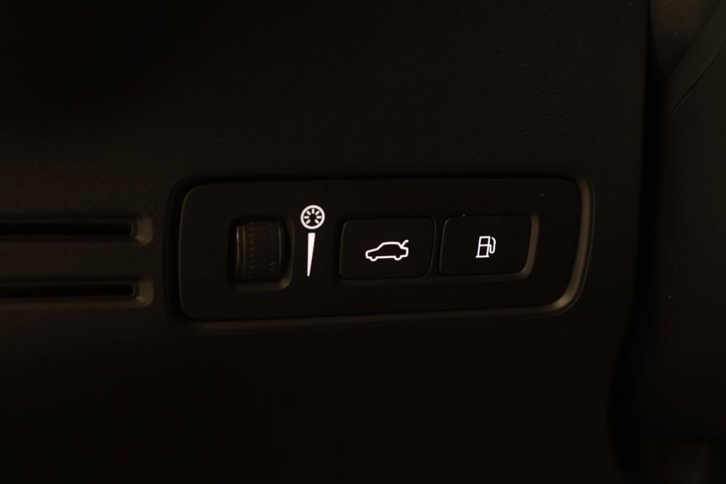 Volvo XC40 1.5 t4 plug-in hybrid plus dark nl auto, pano, h&k audio, el sto