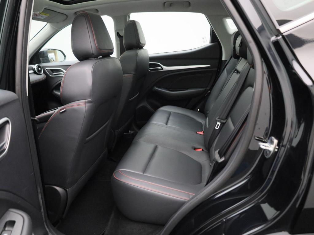 MG Zs Ev long range luxury 70 kwh | panoramadak | leder | apple carplay - a