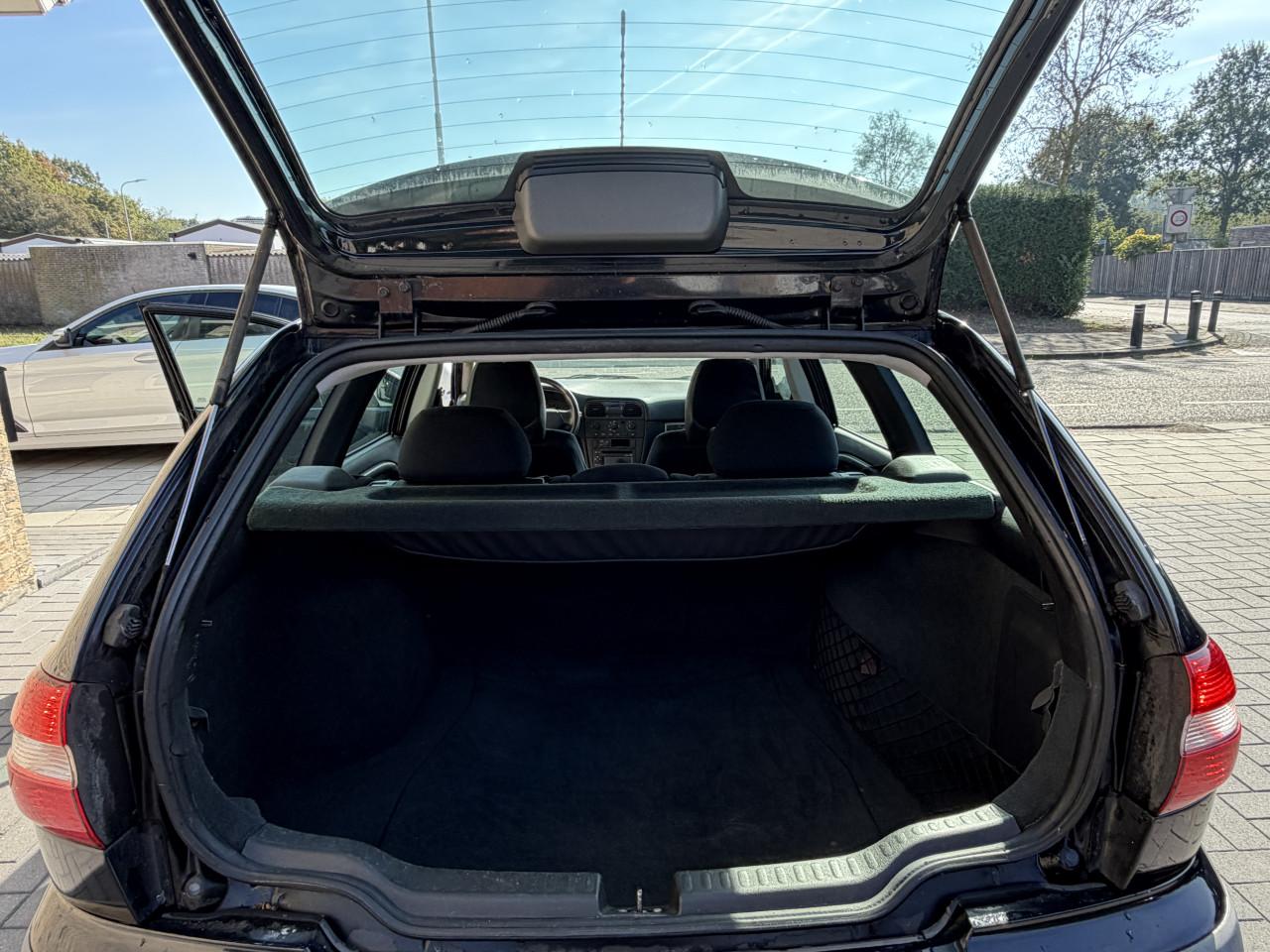 Volvo v40 1.6 2003 airco apk