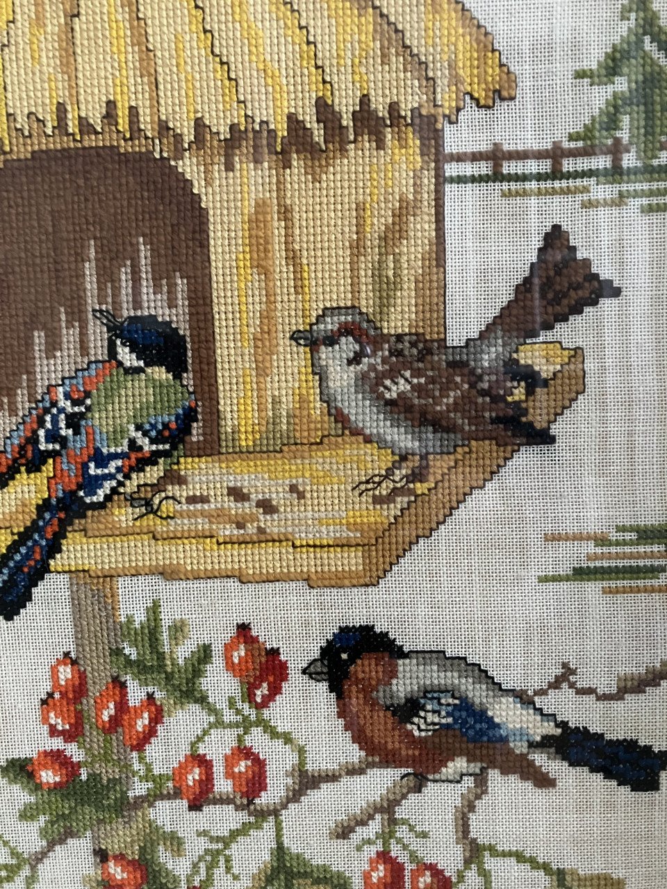 Geborduurd schilderij “ Vogelhuis”.
