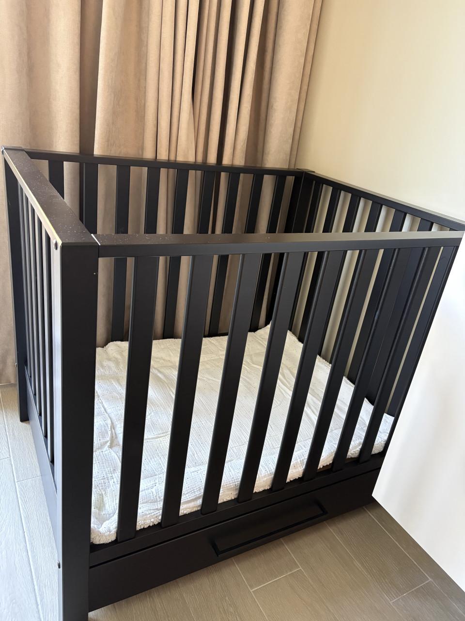 Zwarte box met lade