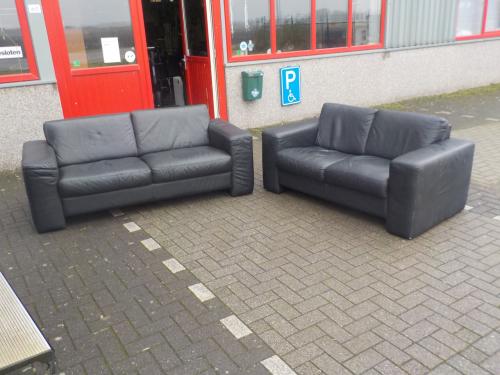 Leren 3 zits 195 cm + leren 2 zits 165 cm in goede staat setprijs 195 euro