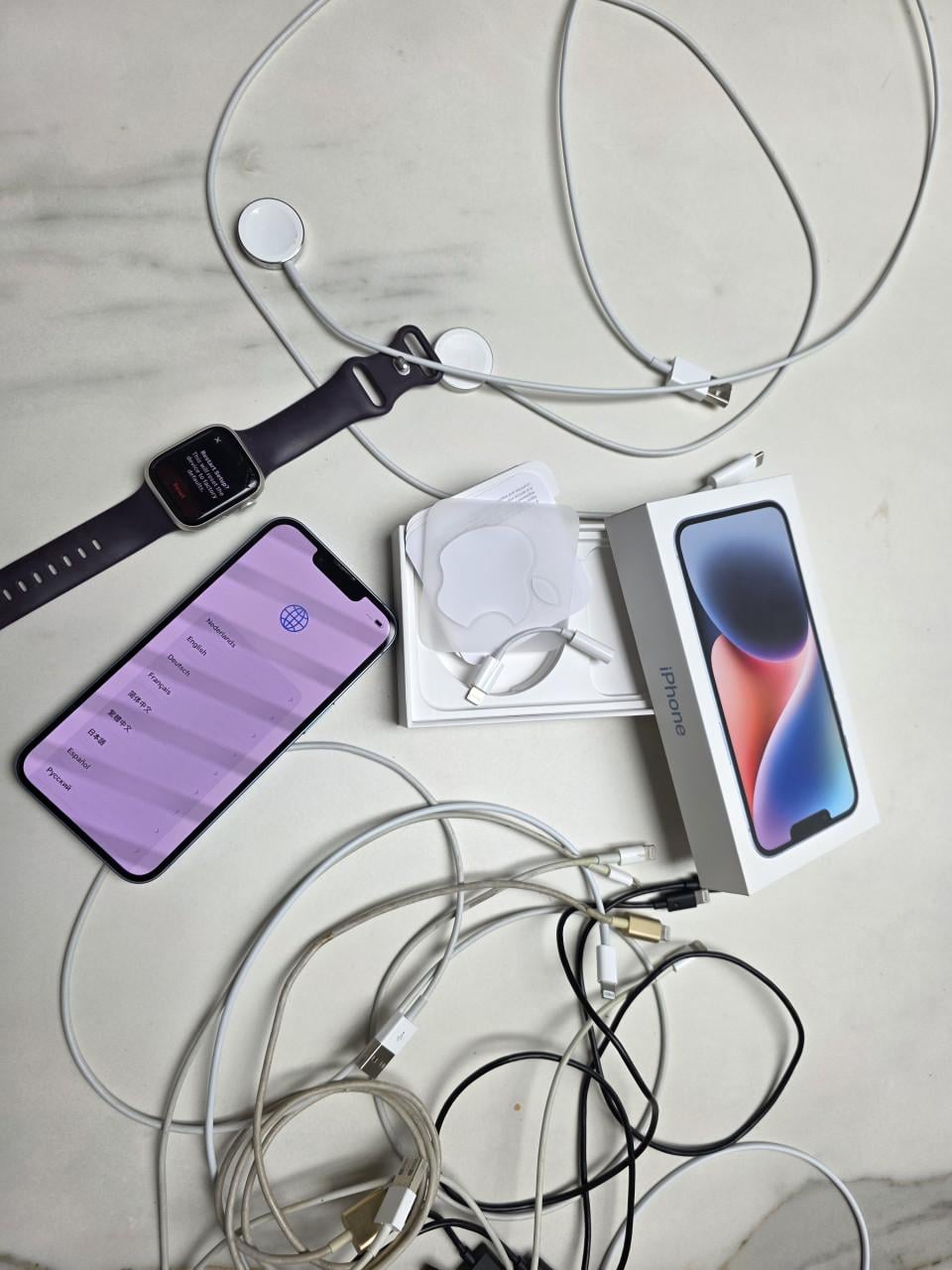 Iphone 14 128gb + Apple Watch 8
