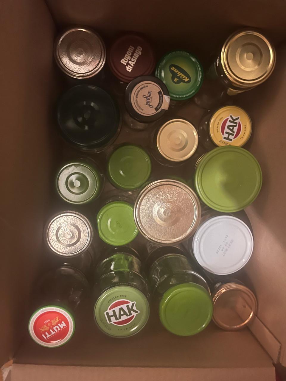 Glazen (jam)potjes en eierdozen