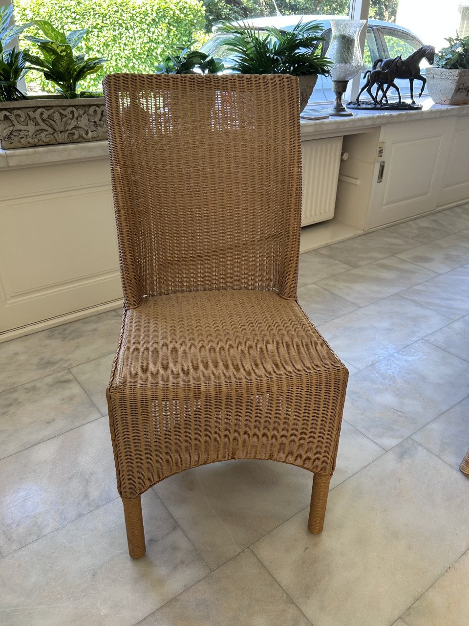 Eettafel en stoelen