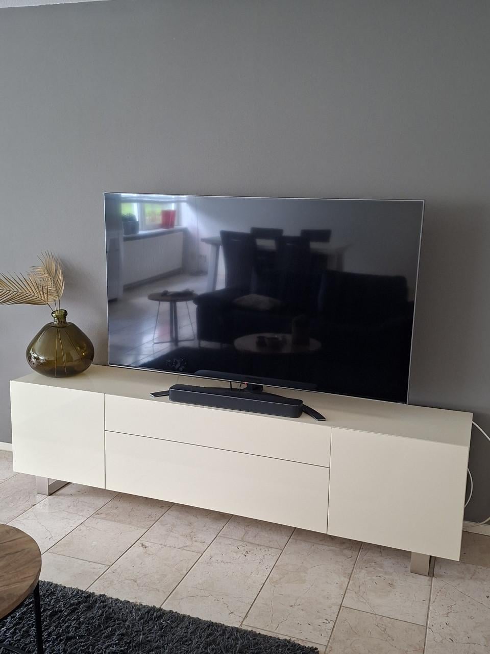 Moderne witte buffetkast en dressoir