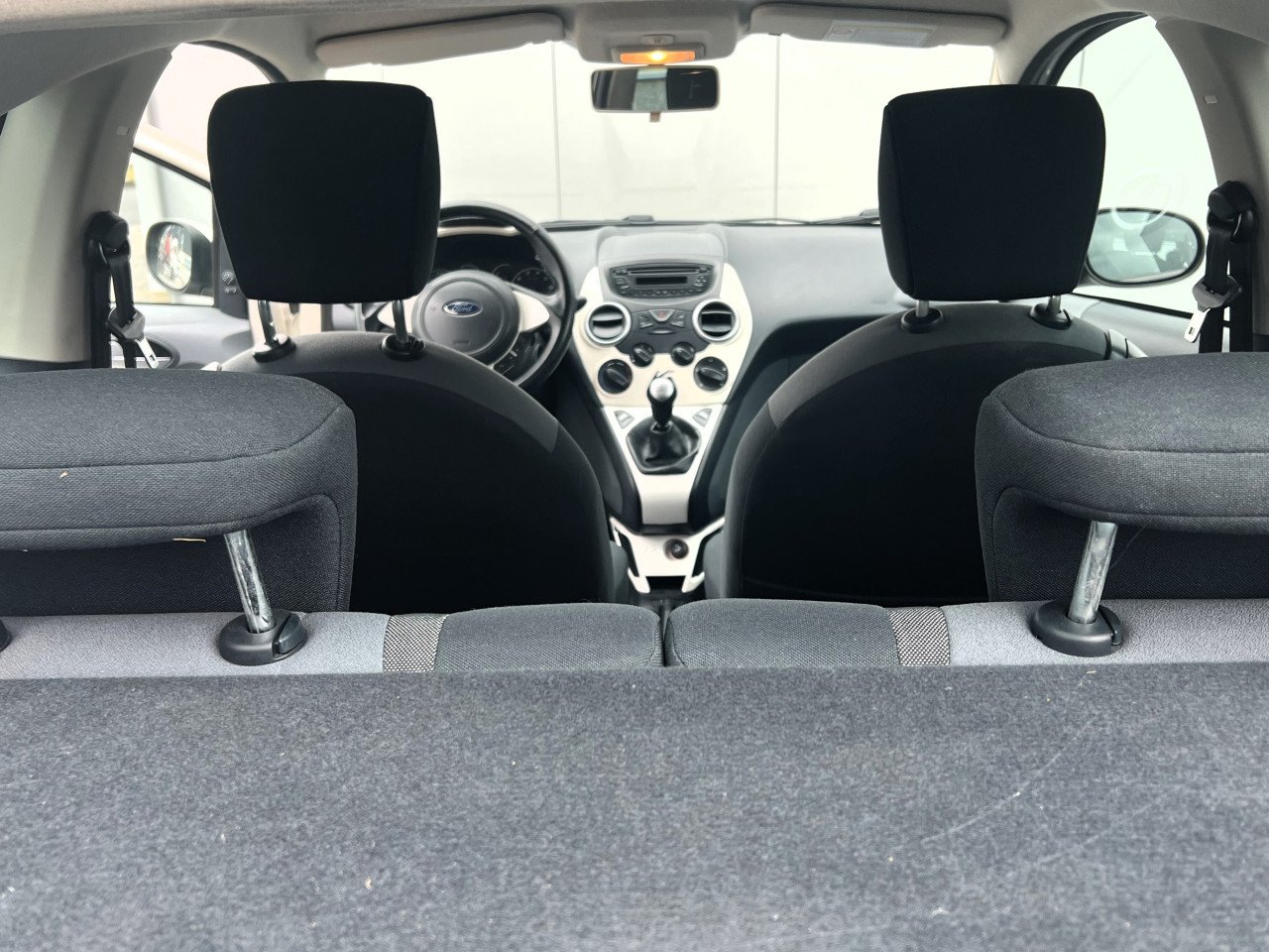 Ford Ka Titanium Parelmoer bouwj. 5-2011 met NAP logisch