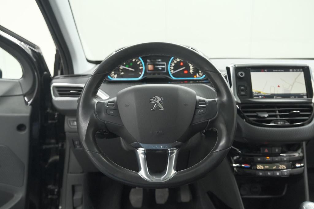 Peugeot 2008 puretech 110 allure | panoramadak | navigatie | camera | parke