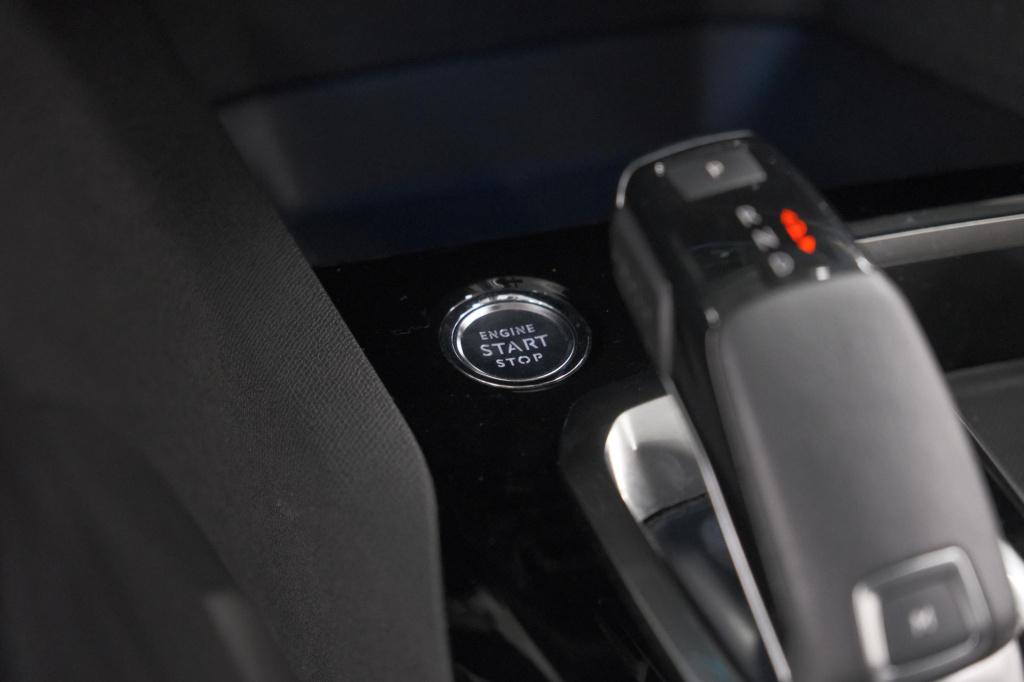Peugeot 3008 puretech 130 eat8 allure | camera | adaptieve cruise control |