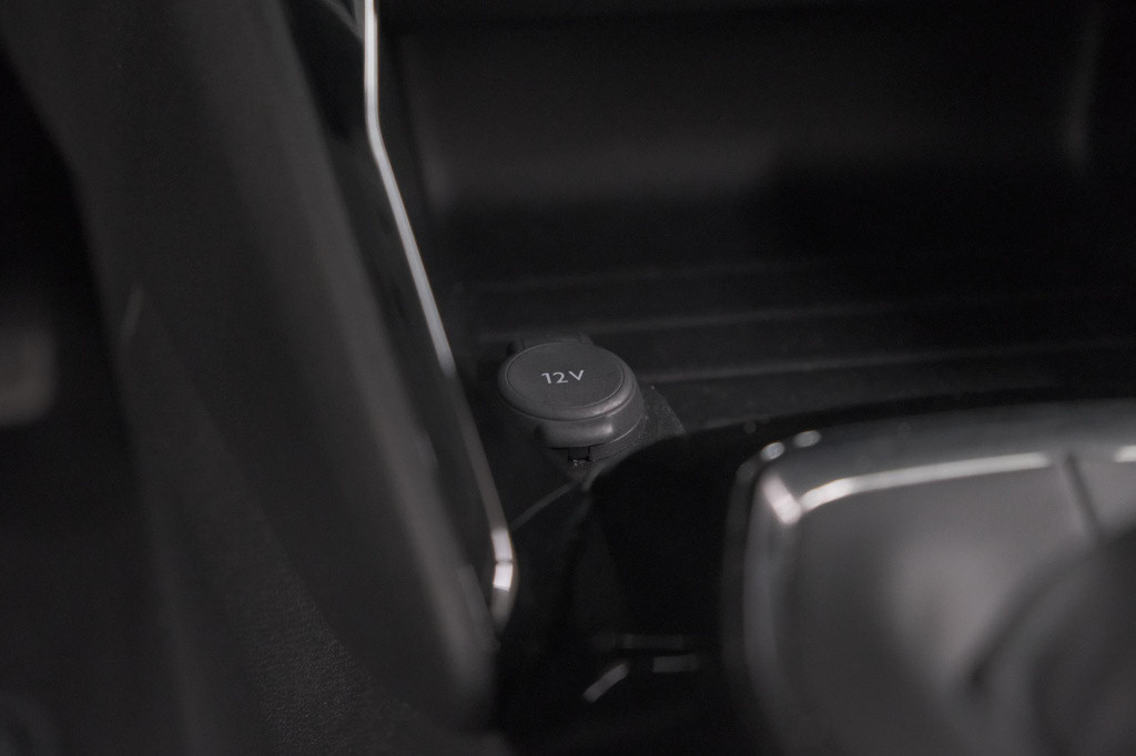 Peugeot 208 puretech 100 allure pack | camera | apple carplay | stoelverwar