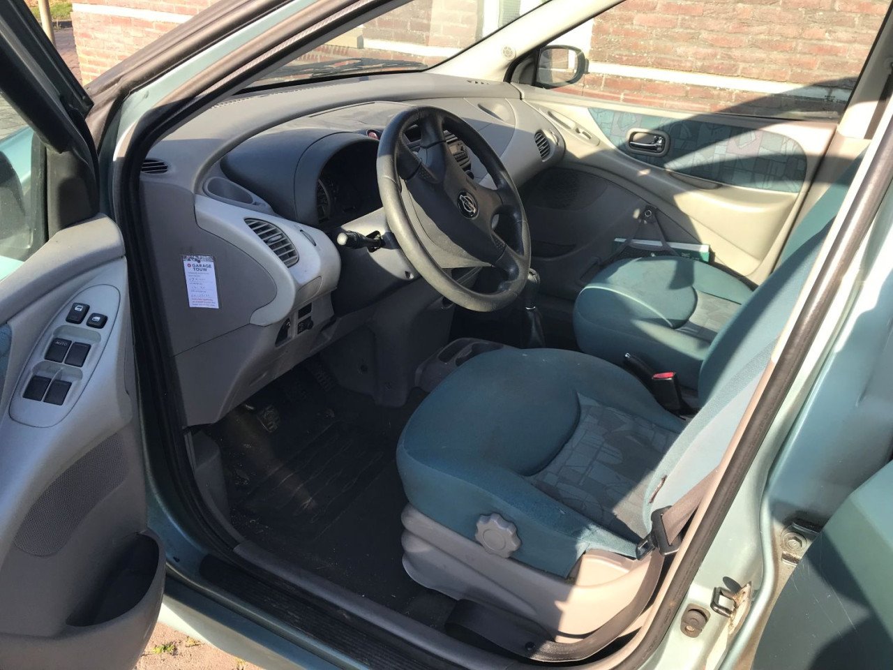 Nissan Almera Tino