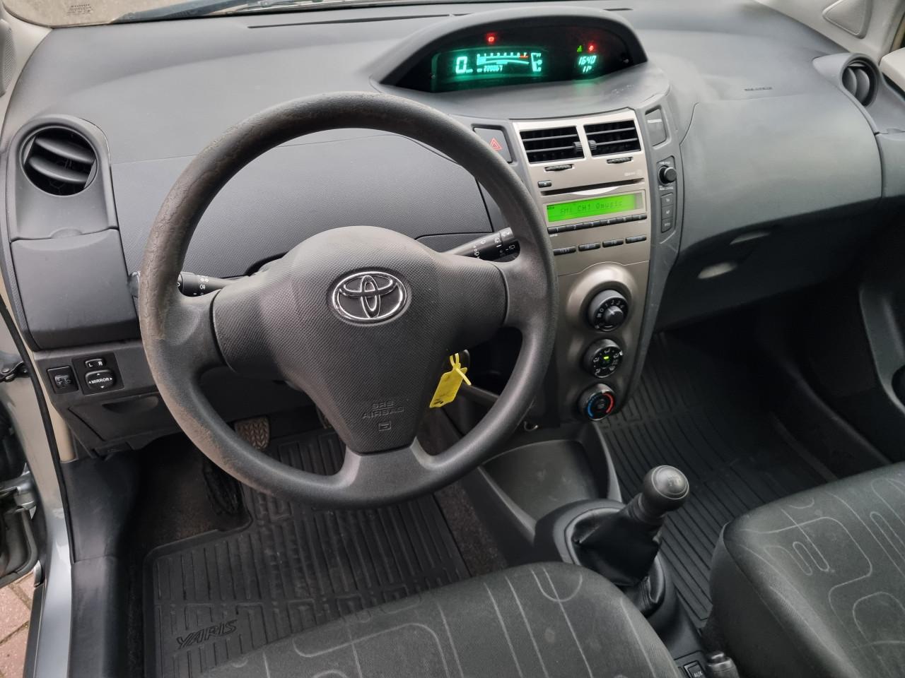 Toyota Yaris 1.0 VVTi Cool