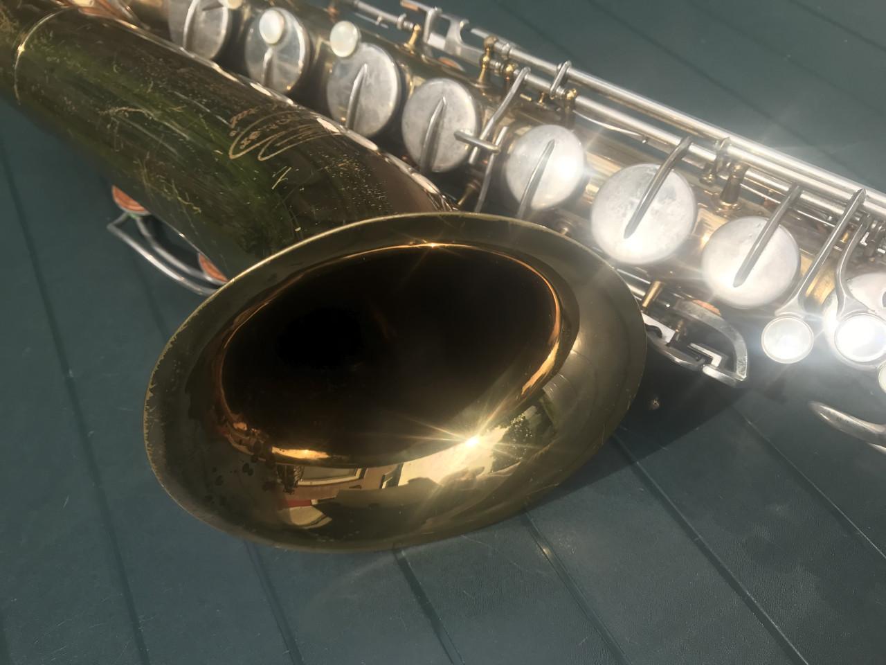 BUESCHER ARISTOCRAT TENOR SAXOFOON
