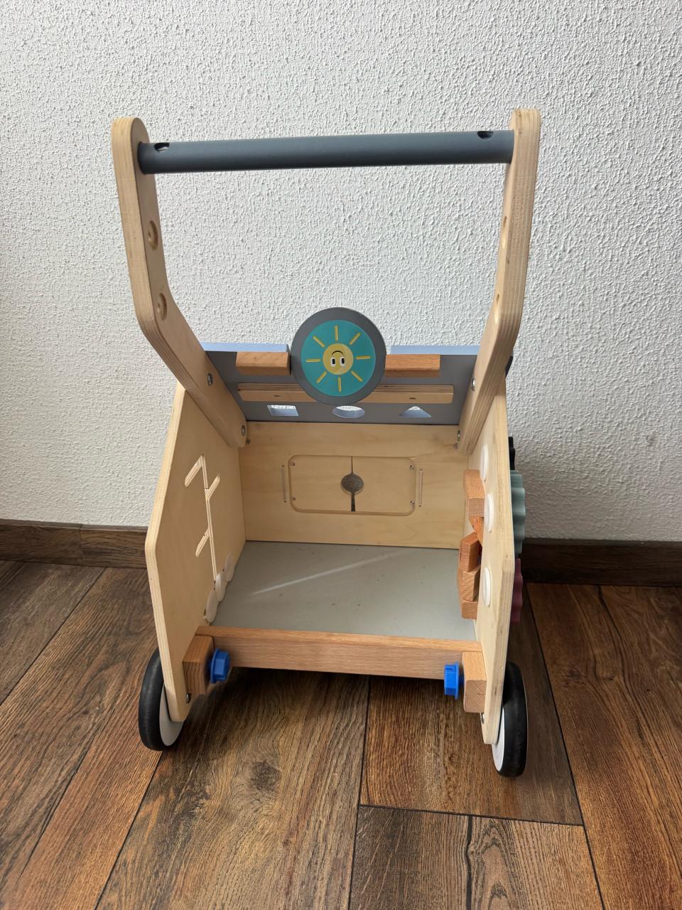 Houten loopwagen
