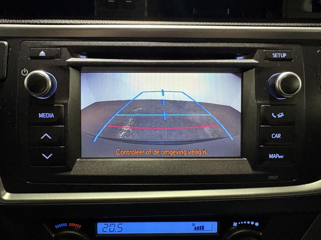 Toyota Auris 1.8 hybrid lease | panodak | navi | camera |