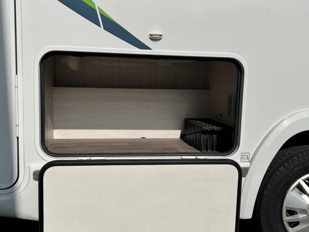 Chausson Onbekend 757 welcome | 2 enkele bedden + 1 groot bed | camera | tv