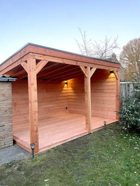 Houten overkappingen, tuinkamers en schuren op maat.