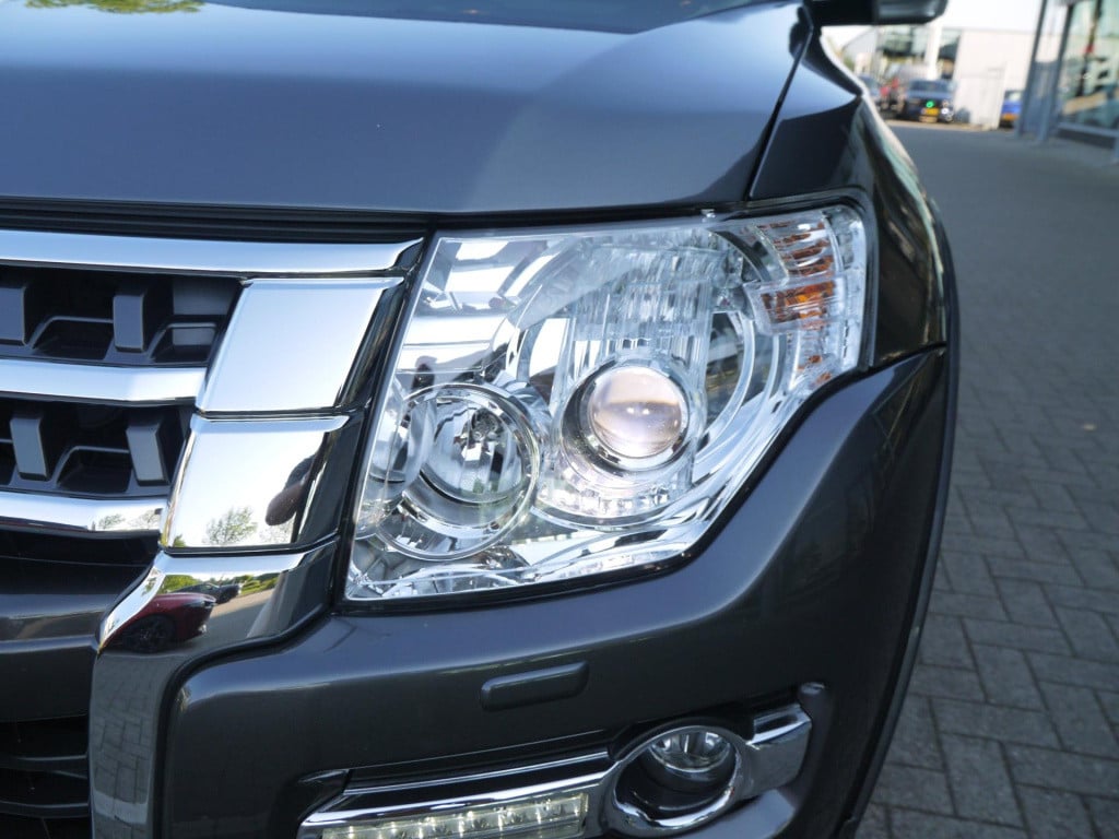 Mitsubishi Pajero 3.2 lwb instyle|trekhaak|achteruitrijcamera|rijklaar