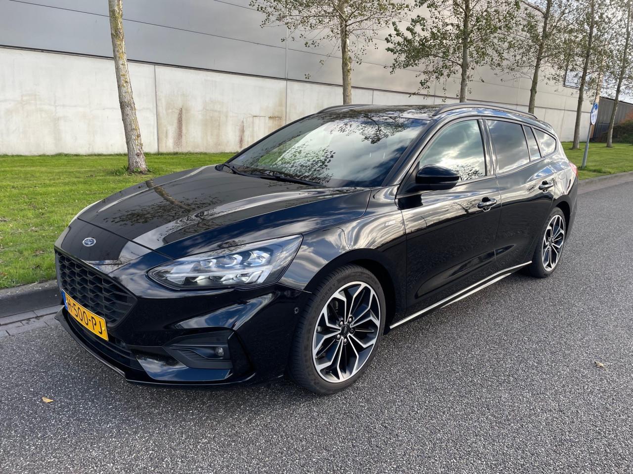 Ford Focus Wagon 125pk ST Line Business Aut/Zwart/LED