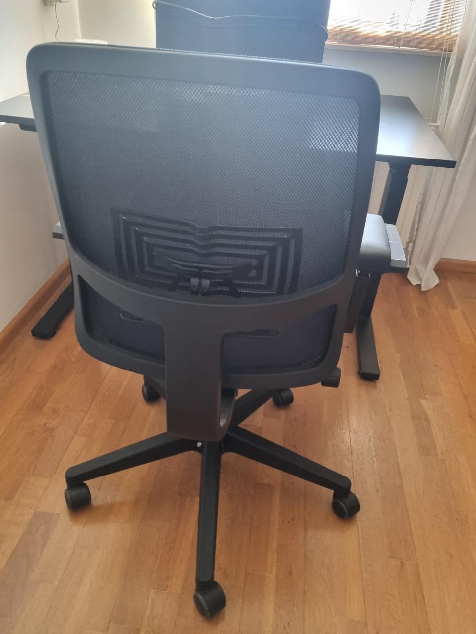 Bureau 80x120 cm. (In hoogte verstelbaar)+ bureaustoel