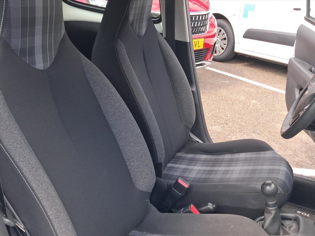 Peugeot 108 1.0 e-vti 72pk 5d active pack premium , airco